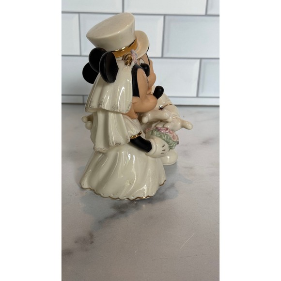 Lenox Disney Minnie's Dream Wedding Mickey & Minnie Mouse Cake Topper Figurine - Picture 6 of 10